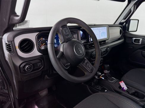 Used 2025 Jeep Gladiator Willys image 9