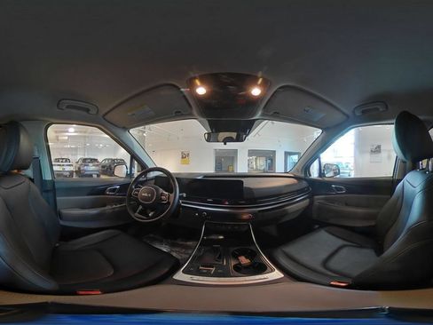 Used 2026 Kia Carnival FWD image 45