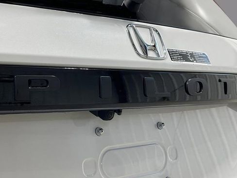 New 2025 Honda Pilot Touring image 7