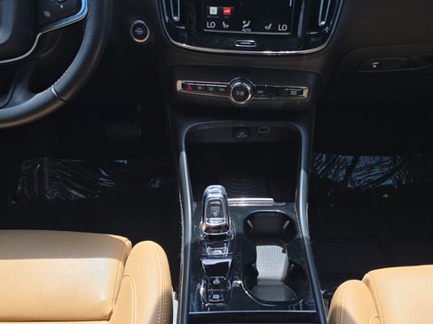 Used 2019 Volvo XC40 T4 Inscription FWD image 15