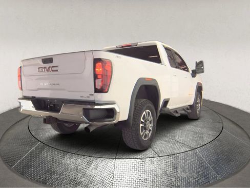 Used 2022 GMC Sierra 2500 SLE w/ SLE Value Package; AWD/4WD image 2