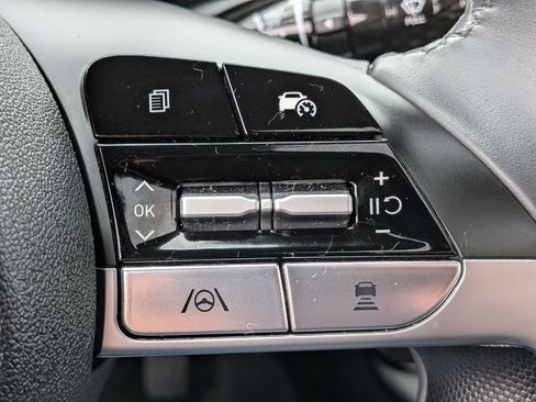 Used 2025 Hyundai Elantra SEL image 15