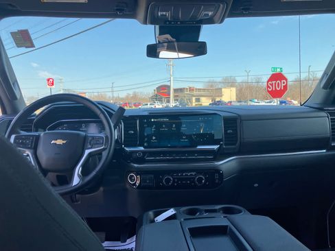 Used 2025 Chevrolet Silverado 1500 LT image 35