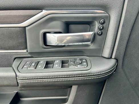 New 2025 RAM 2500 Laramie AWD/4WD image 18