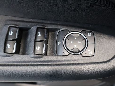 Used 2017 Ford Edge SE image 17