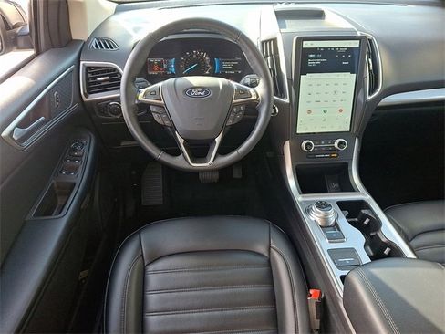 Used 2024 Ford Edge SEL image 11