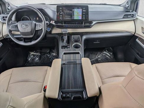 Certified 2023 Toyota Sienna Limited image 18