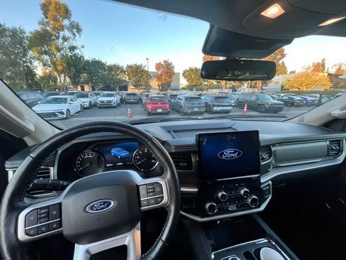 Used 2024 Ford Expedition XLT image 8