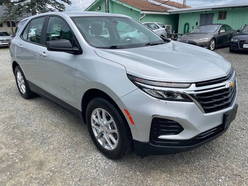 Used 2022 Chevrolet Equinox LS AWD/4WD image 4