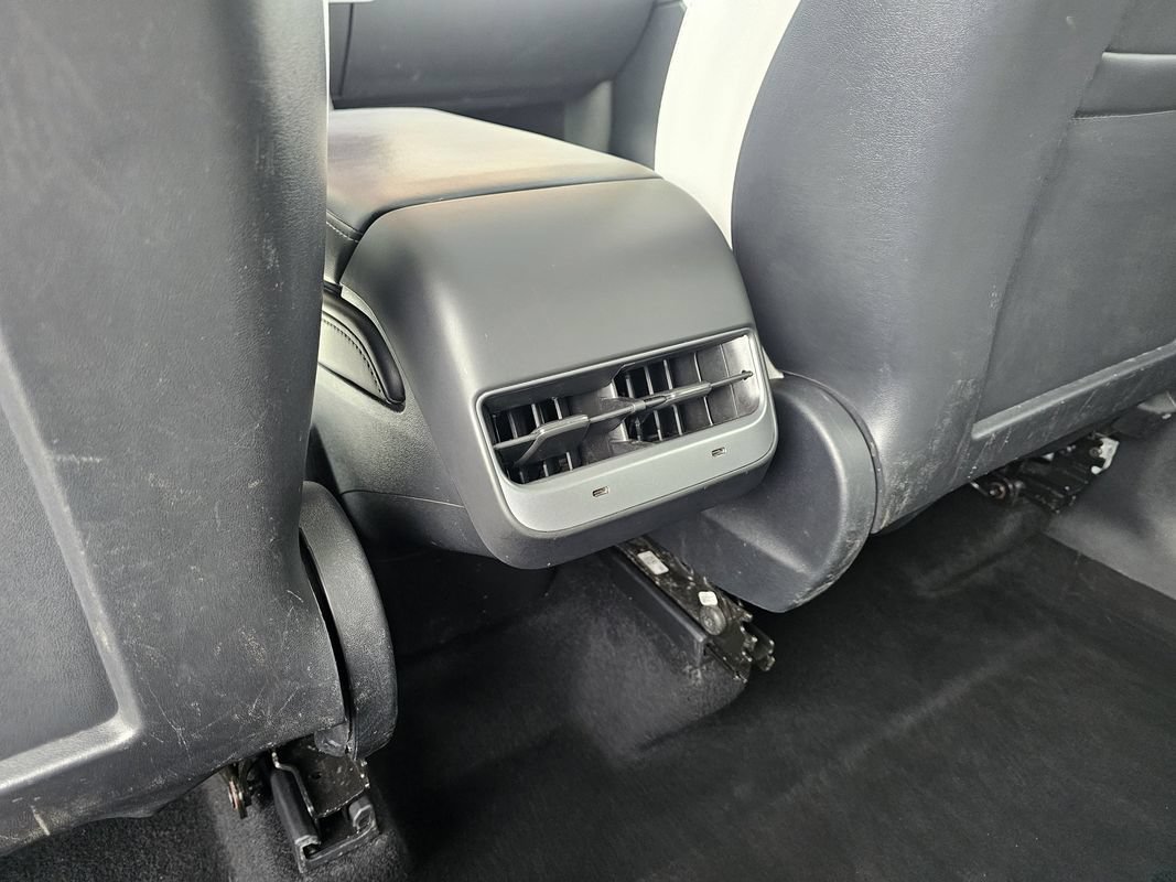 Used 2022 Tesla Model Y Long Range AWD/4WD image 24