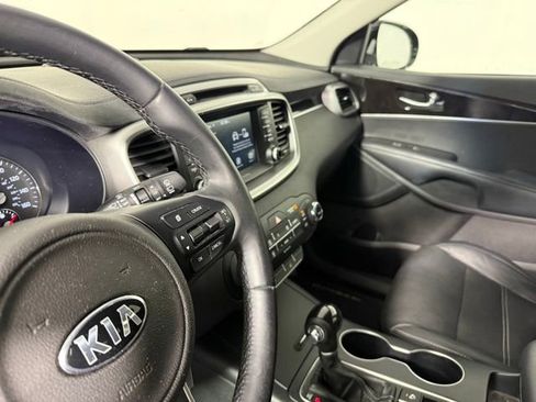 Used 2018 Kia Sorento FWD image 24
