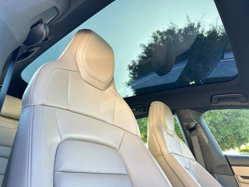 Used 2024 Porsche Taycan 4 Cross Turismo image 17