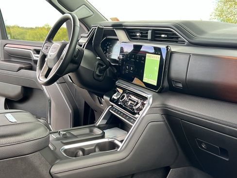 Used 2024 GMC Sierra 2500 Denali w/ Technology Package image 30