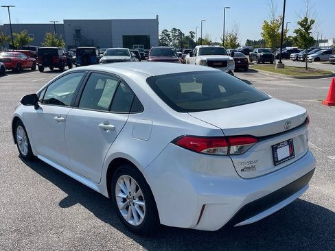 Used 2022 Toyota Corolla LE FWD image 16