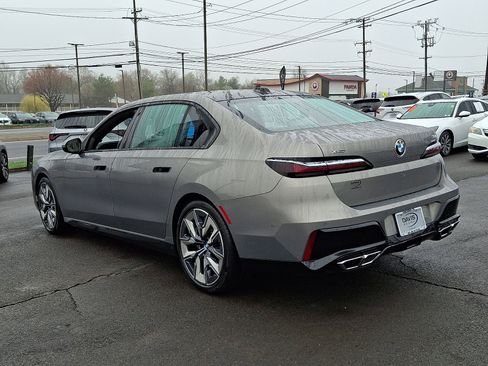 Used 2024 BMW 760i xDrive w/ Executive Package image 6