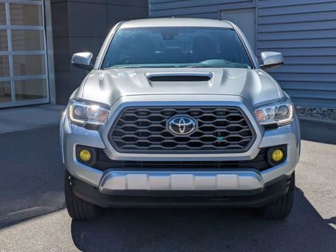 Used 2022 Toyota Tacoma TRD Sport w/ Technology Package AWD/4WD image 9