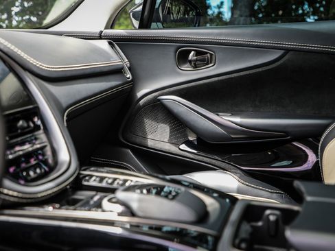 Used 2022 Aston Martin DBX AWD/4WD image 57