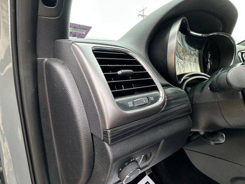 Used 2019 Jeep Grand Cherokee Laredo image 11