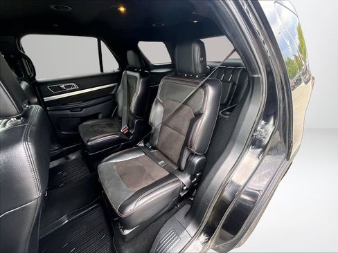 Used 2019 Ford Explorer XLT w/ XLT Sport Appearance Package AWD/4WD image 27