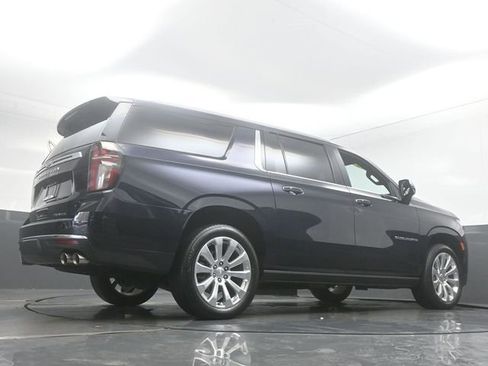 Used 2024 Chevrolet Suburban Premier w/ Premium Package 2 AWD/4WD image 38