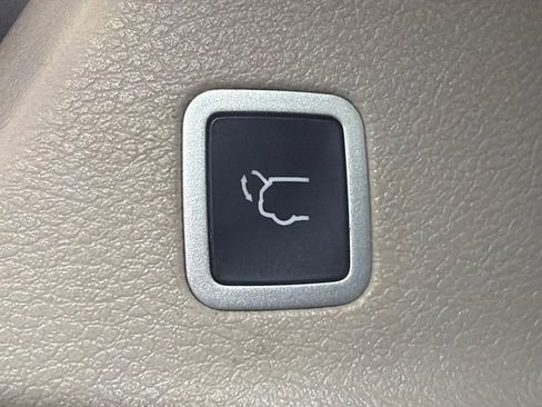 Used 2019 Chrysler Pacifica Touring-L FWD image 18