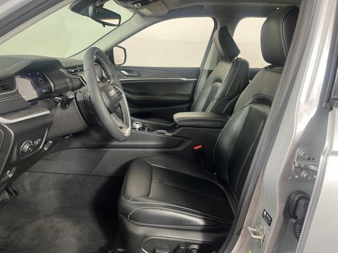 Used 2023 Jeep Grand Cherokee Limited RWD image 24
