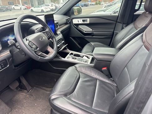 Used 2023 Ford Explorer Platinum w/ Technology Package image 10