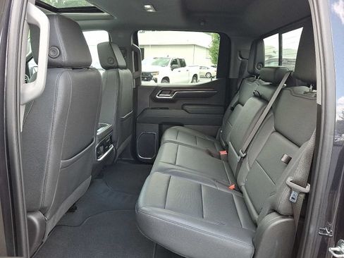 Used 2023 GMC Sierra 1500 SLT w/ SLT Premium Plus Package AWD/4WD image 10