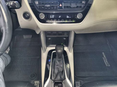 Used 2024 Toyota Corolla Cross LE FWD image 19
