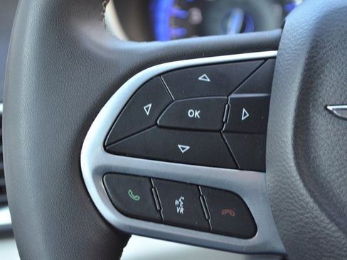 Used 2024 Chrysler Pacifica Touring-L image 20