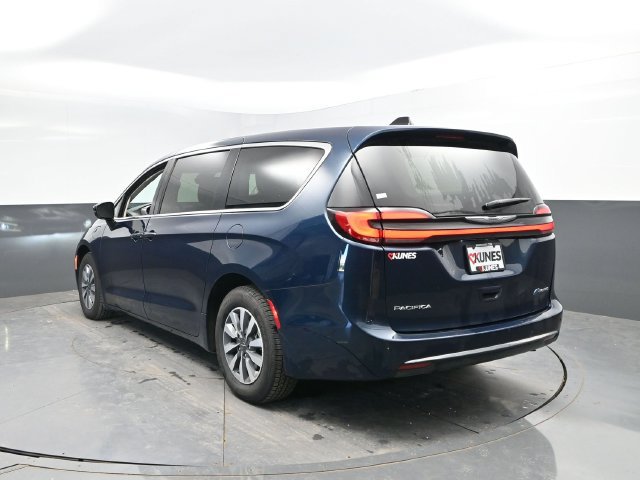 Used 2024 Chrysler Pacifica Limited FWD image 10