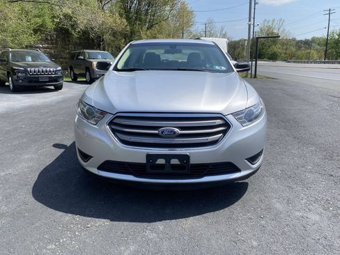 Used 2017 Ford Taurus SE FWD image 7