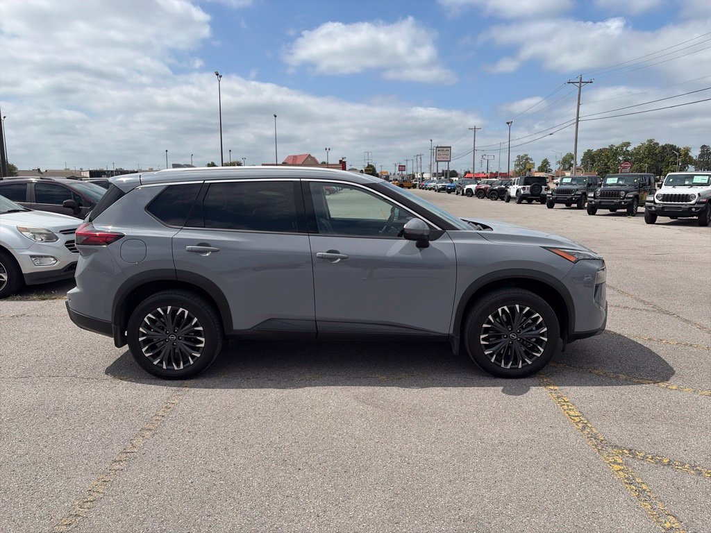 Used 2025 Nissan Rogue SL w/ Tech Package AWD/4WD image 7