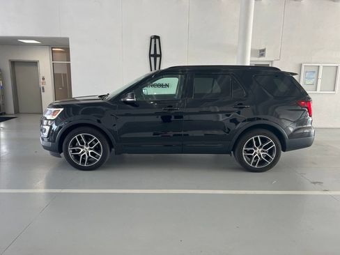 Used 2017 Ford Explorer Sport w/ Equipment Group 401A AWD/4WD image 4