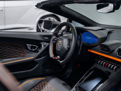 Used 2024 Lamborghini Huracan EVO AWD/4WD image 24