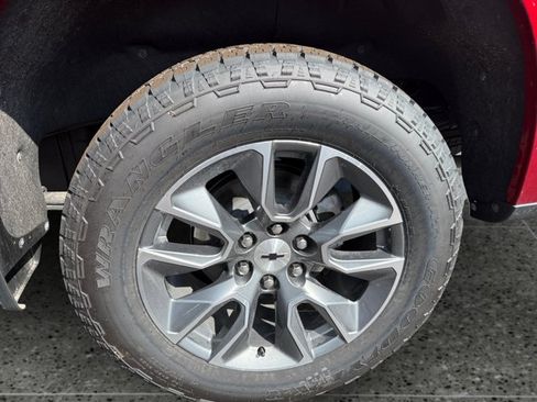 Used 2025 Chevrolet Silverado 1500 RST AWD/4WD image 13
