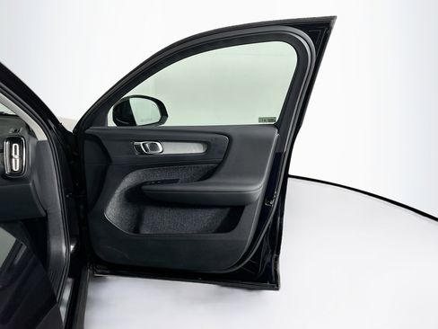 Used 2025 Volvo XC40 B5 Plus image 34