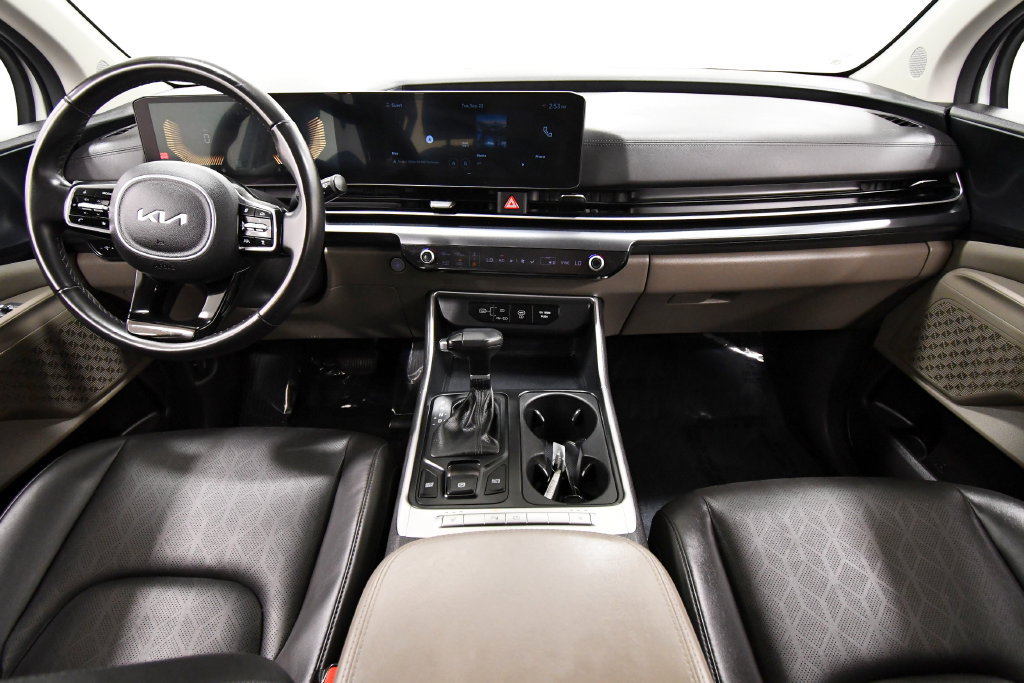 Certified 2025 Kia Carnival FWD image 3