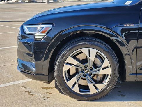 Used 2022 Audi e-tron Premium Plus w/ Premium Plus Package image 6