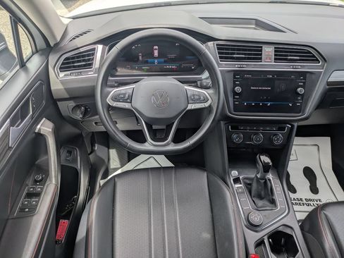 Used 2024 Volkswagen Tiguan SE AWD/4WD image 15