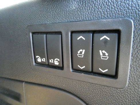 Used 2020 Chevrolet Suburban LT image 20