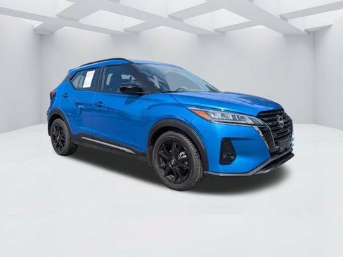 Used 2024 Nissan Kicks SR FWD image 2