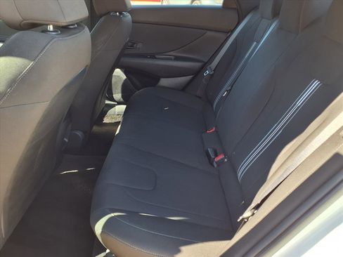 Used 2025 Hyundai Elantra Sport image 11