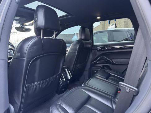 Used 2017 Porsche Cayenne Platinum Edition w/ Premium Package (PJV) image 42