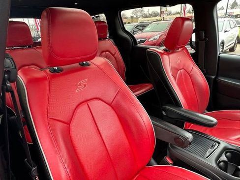 Used 2020 Chrysler Pacifica Limited w/ Quick Order Package 27H Red S image 33