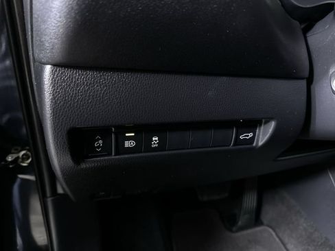 Used 2023 Toyota Venza XLE AWD/4WD image 18