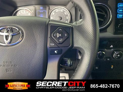 Used 2017 Toyota Tacoma TRD Sport w/ Tow Package (A/T) AWD/4WD image 15
