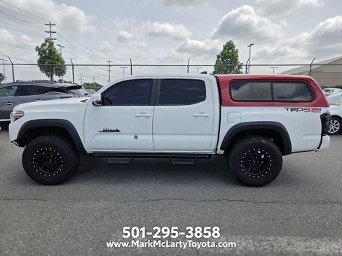 Used 2017 Toyota Tacoma TRD Off-Road AWD/4WD image 7