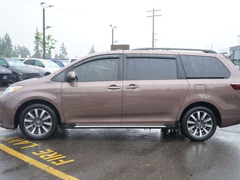 Used 2019 Toyota Sienna XLE AWD/4WD image 8