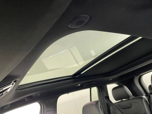 Used 2024 Jeep Grand Cherokee Overland w/ Adv Protech Group III image 8